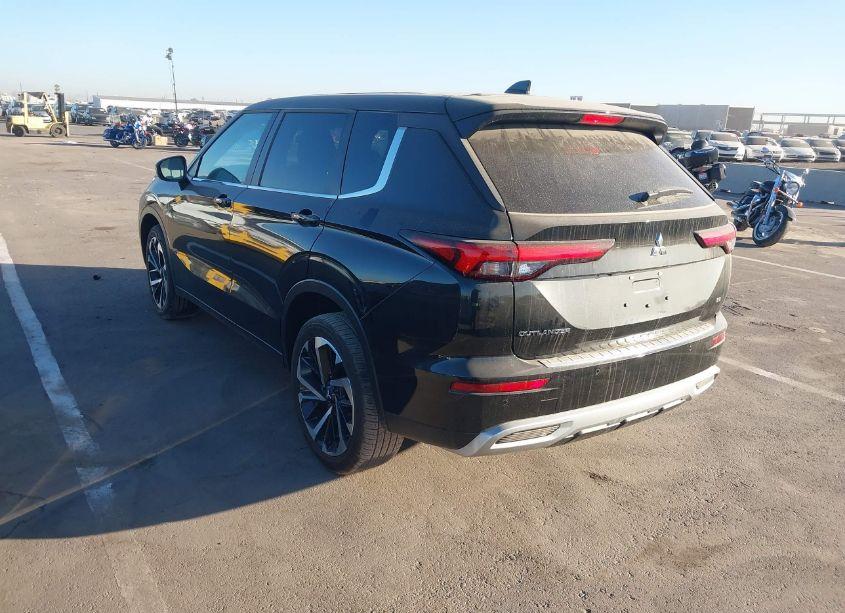 Photo 3 of 2024 Mitsubishi Outlander N/A (VIN JA4J3VA87RZ082311)