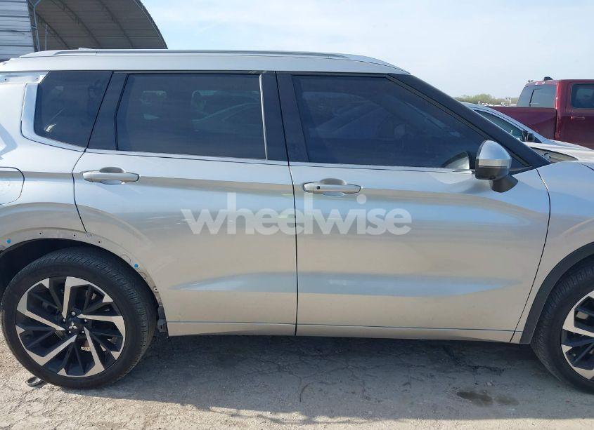 Photo 13 of 2022 Mitsubishi Outlander SEL 2.5 2WD/SEL SPECIAL EDITION 2WD (VIN JA4J3VA88NZ080741)