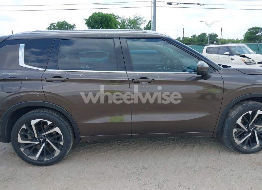 Photo 13 of 2022 Mitsubishi Outlander SEL 2.5 2WD/SEL SPECIAL EDITION 2WD (VIN JA4J3VA88NZ090055)