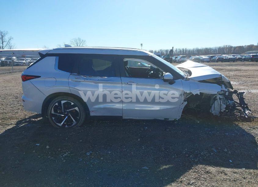 Photo 12 of 2024 Mitsubishi Outlander SE 2.5 2WD/SE BLACK EDITION S-AWC/SE BLACK EDITION W/PANO ROOF (VIN JA4J3VA88RZ019363)