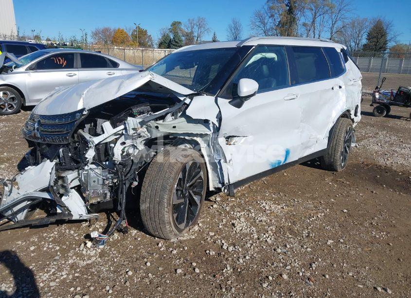 Photo 2 of 2024 Mitsubishi Outlander SE 2.5 2WD/SE BLACK EDITION S-AWC/SE BLACK EDITION W/PANO ROOF (VIN JA4J3VA88RZ019363)