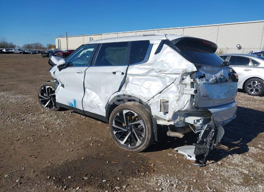 Photo 3 of 2024 Mitsubishi Outlander SE 2.5 2WD/SE BLACK EDITION S-AWC/SE BLACK EDITION W/PANO ROOF (VIN JA4J3VA88RZ019363)