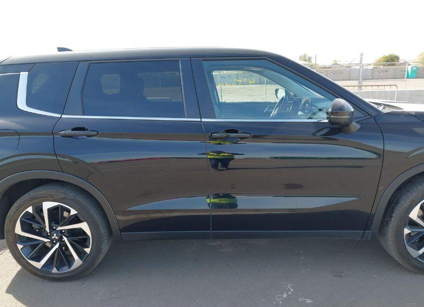 Photo 13 of 2024 Mitsubishi Outlander SE/SE BLACK EDITION/SE BLACK EDITION W/PANO ROOF S-AWC (VIN JA4J3VA88RZ026233)