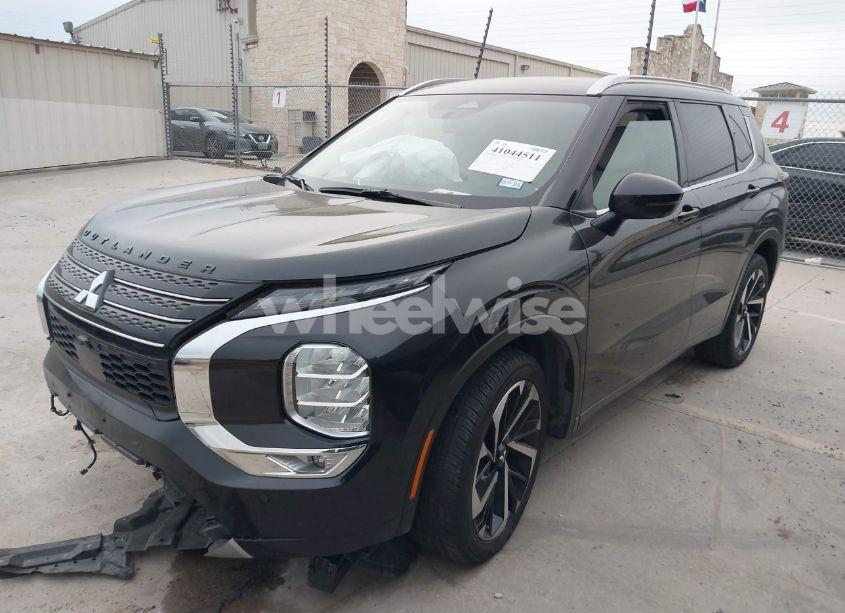 Photo 2 of 2023 Mitsubishi Outlander SEL 2.5 2WD (VIN JA4J3VA89PZ010104)