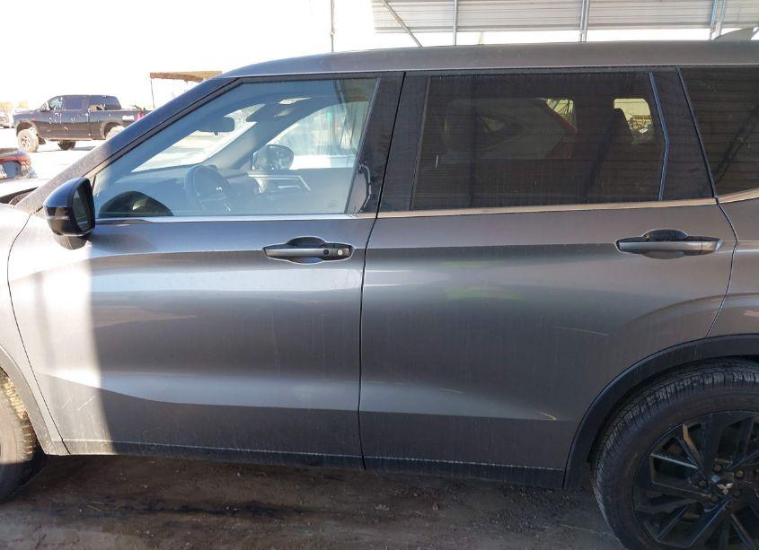 Photo 14 of 2024 Mitsubishi Outlander SE BLACK EDITION S-AWC (VIN JA4J3VA89RZ011367)