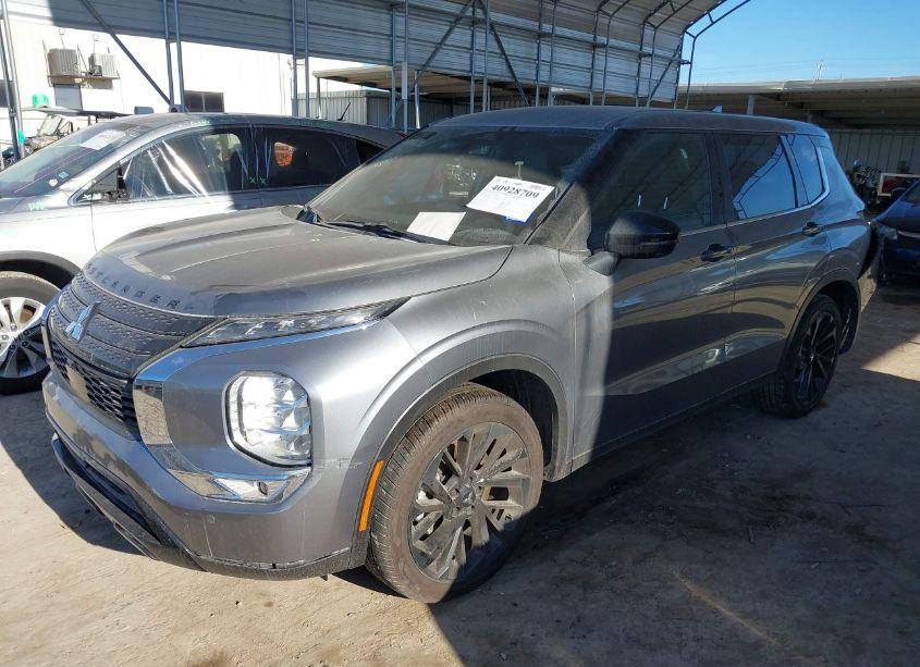 Photo 2 of 2024 Mitsubishi Outlander SE BLACK EDITION S-AWC (VIN JA4J3VA89RZ011367)