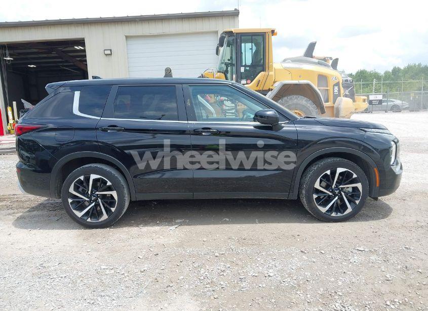 Photo 13 of 2024 Mitsubishi Outlander SE 2.5 2WD/SE BLACK EDITION S-AWC/SE BLACK EDITION W/PANO ROOF S-AWC (VIN JA4J3VA8XRZ060058)