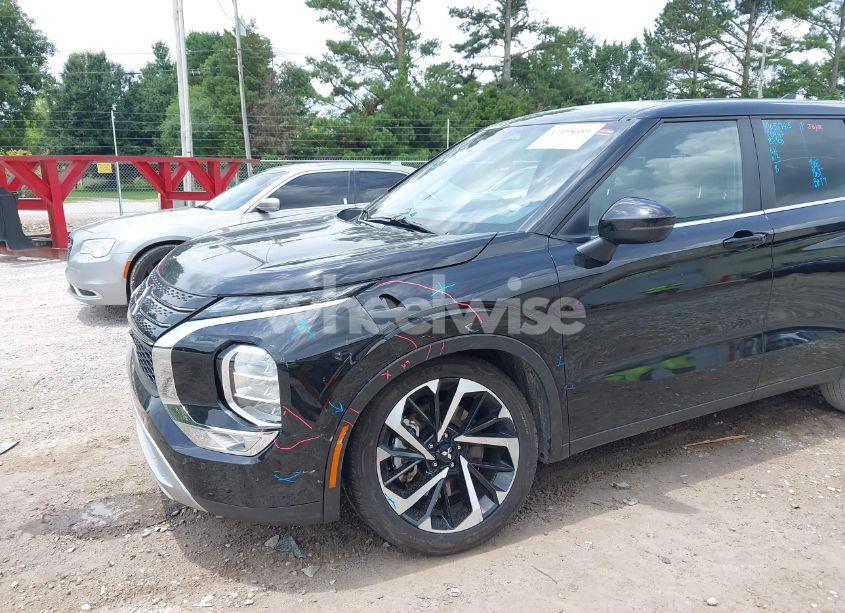 Photo 6 of 2024 Mitsubishi Outlander SE 2.5 2WD/SE BLACK EDITION S-AWC/SE BLACK EDITION W/PANO ROOF S-AWC (VIN JA4J3VA8XRZ060058)