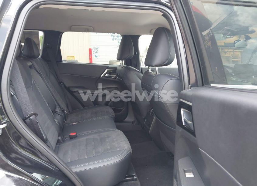 Photo 8 of 2024 Mitsubishi Outlander SE 2.5 2WD/SE BLACK EDITION S-AWC/SE BLACK EDITION W/PANO ROOF S-AWC (VIN JA4J3VA8XRZ060058)