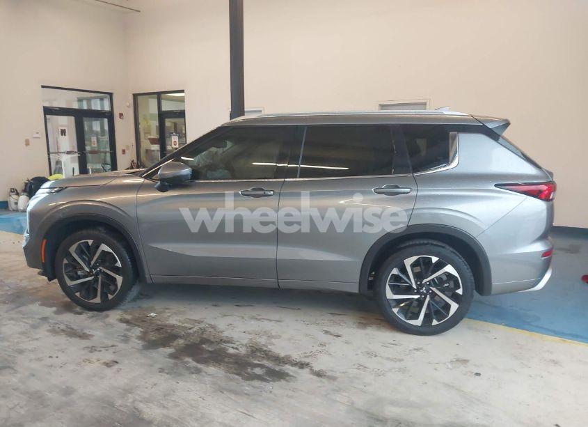 Photo 14 of 2024 Mitsubishi Outlander SEL 2.5 2WD (VIN JA4J3WA81RZ020036)