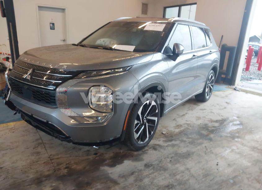 Photo 2 of 2024 Mitsubishi Outlander SEL 2.5 2WD (VIN JA4J3WA81RZ020036)