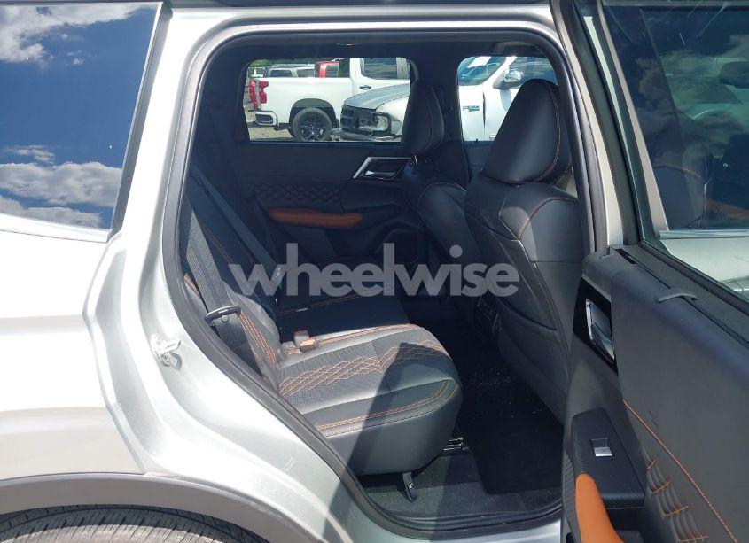 Photo 8 of 2024 Mitsubishi Outlander SEL 2.5 2WD/SEL BLACK EDITION 2WD (VIN JA4J3WA84RZ002792)