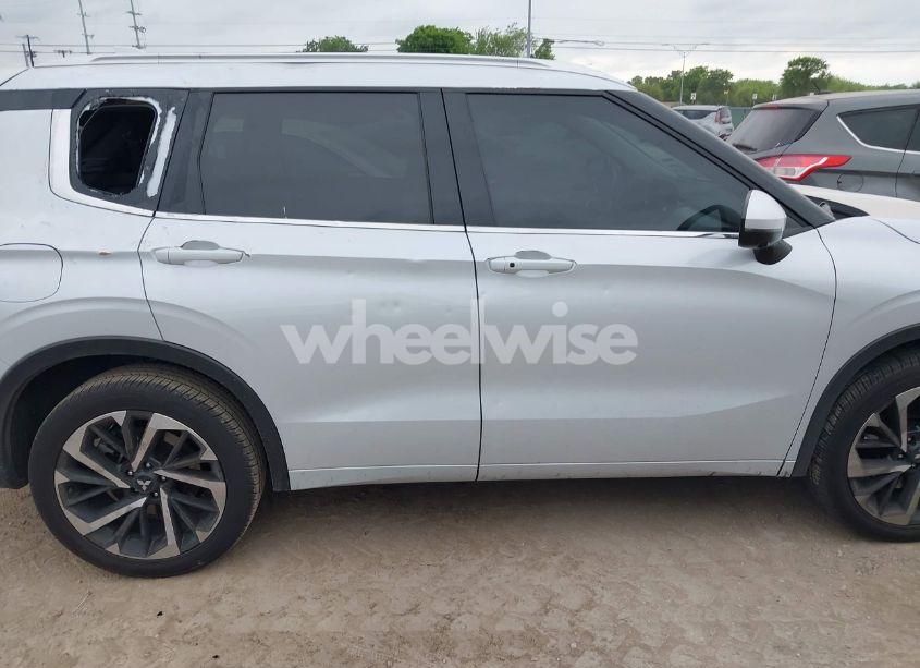 Photo 13 of 2024 Mitsubishi Outlander SEL 2.5 2WD/SEL BLACK EDITION 2WD (VIN JA4J3WA88RZ057293)