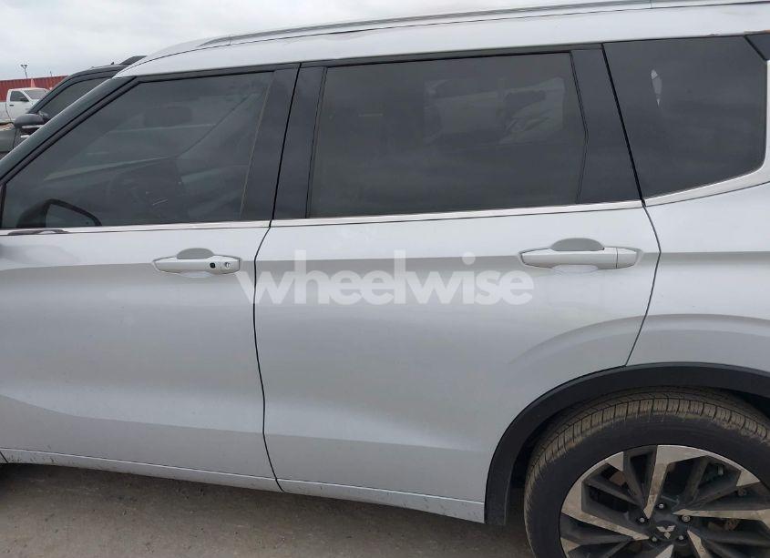 Photo 14 of 2024 Mitsubishi Outlander SEL 2.5 2WD/SEL BLACK EDITION 2WD (VIN JA4J3WA88RZ057293)