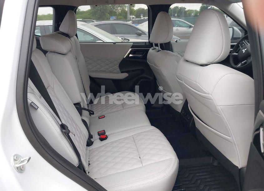 Photo 8 of 2024 Mitsubishi Outlander SEL 2.5 2WD/SEL BLACK EDITION 2WD (VIN JA4J3WA88RZ057293)