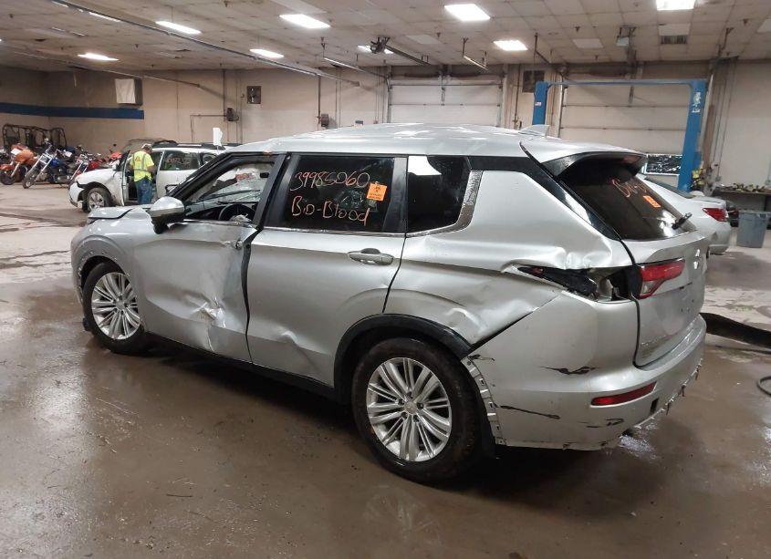 Photo 3 of 2022 Mitsubishi Outlander ES 2.5 S-AWC (VIN JA4J4TA80NZ014668)