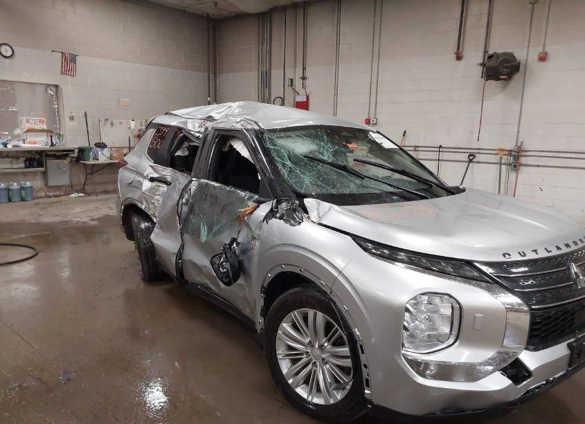 Photo 6 of 2022 Mitsubishi Outlander ES 2.5 S-AWC (VIN JA4J4TA80NZ014668)