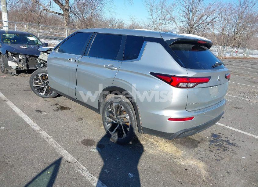 Photo 3 of 2022 Mitsubishi Outlander ES 2.5 S-AWC (VIN JA4J4TA80NZ046567)