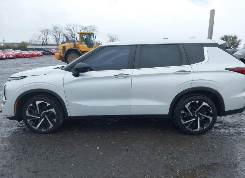 Photo 13 of 2022 Mitsubishi Outlander ES 2.5 (VIN JA4J4TA83NZ007701)