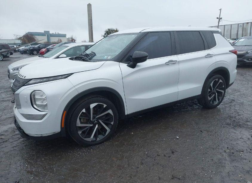 Photo 2 of 2022 Mitsubishi Outlander ES 2.5 (VIN JA4J4TA83NZ007701)