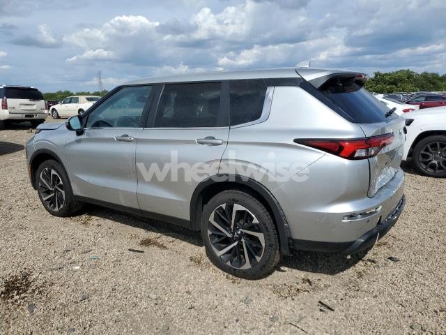 Photo 2 of 2022 MITSUBISHI OUTLANDER ES (VIN JA4J4TA83NZ015913)
