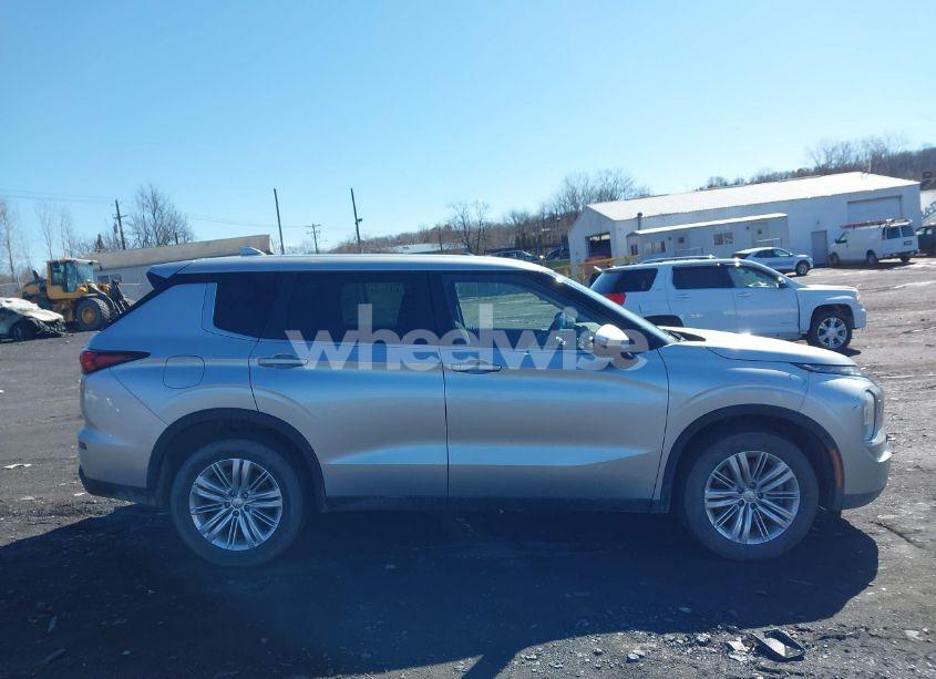 Photo 13 of 2023 Mitsubishi Outlander ES 2.5 S-AWC (VIN JA4J4TA83PZ009578)
