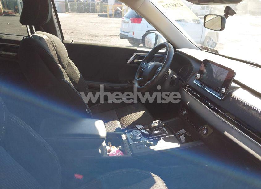 Photo 5 of 2023 Mitsubishi Outlander ES 2.5 S-AWC (VIN JA4J4TA83PZ009578)