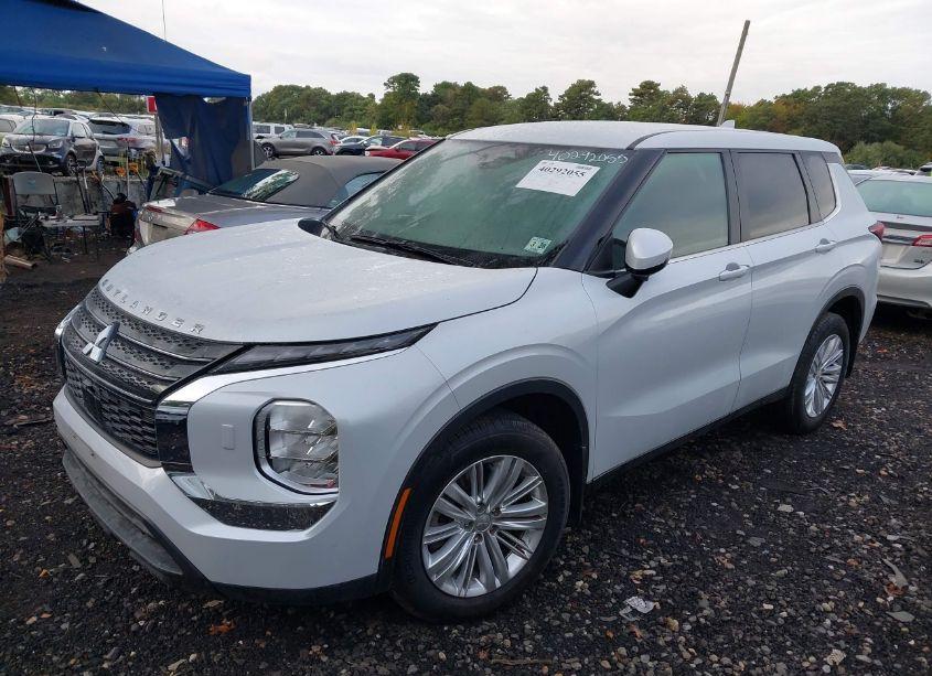 Photo 2 of 2023 Mitsubishi Outlander ES 2.5 S-AWC (VIN JA4J4TA83PZ029412)