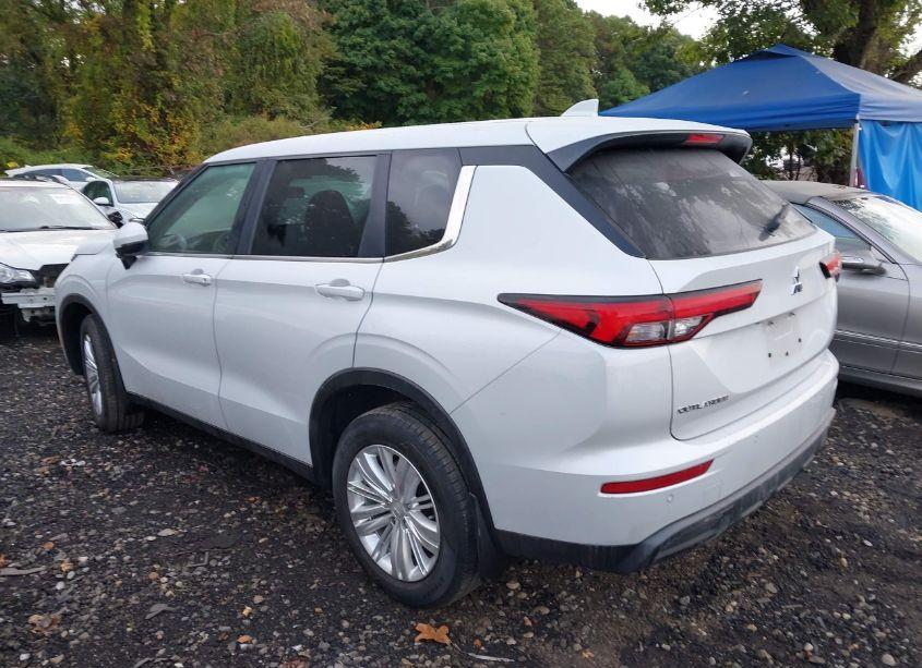 Photo 3 of 2023 Mitsubishi Outlander ES 2.5 S-AWC (VIN JA4J4TA83PZ029412)