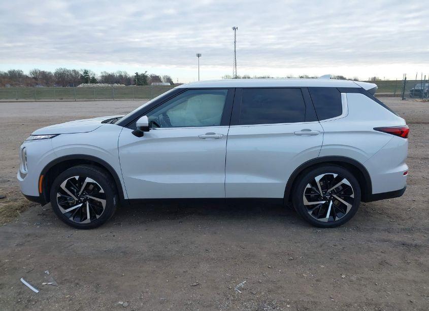 Photo 15 of 2022 Mitsubishi Outlander ES 2.5 (VIN JA4J4TA84NZ068605)