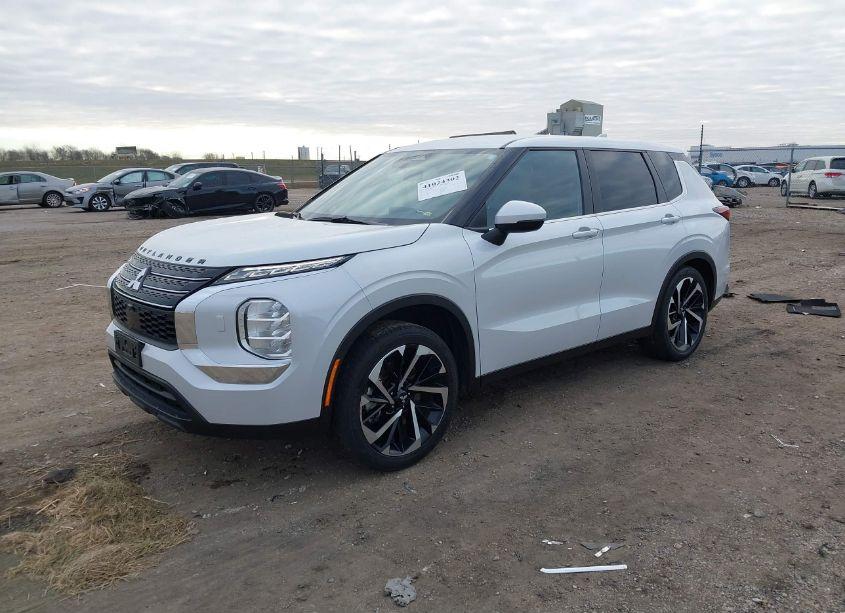 Photo 2 of 2022 Mitsubishi Outlander ES 2.5 (VIN JA4J4TA84NZ068605)