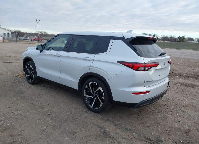 Photo 3 of 2022 Mitsubishi Outlander ES 2.5 (VIN JA4J4TA84NZ068605)