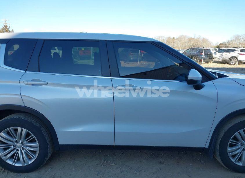 Photo 13 of 2023 Mitsubishi Outlander ES 2.5 S-AWC (VIN JA4J4TA85PZ028732)