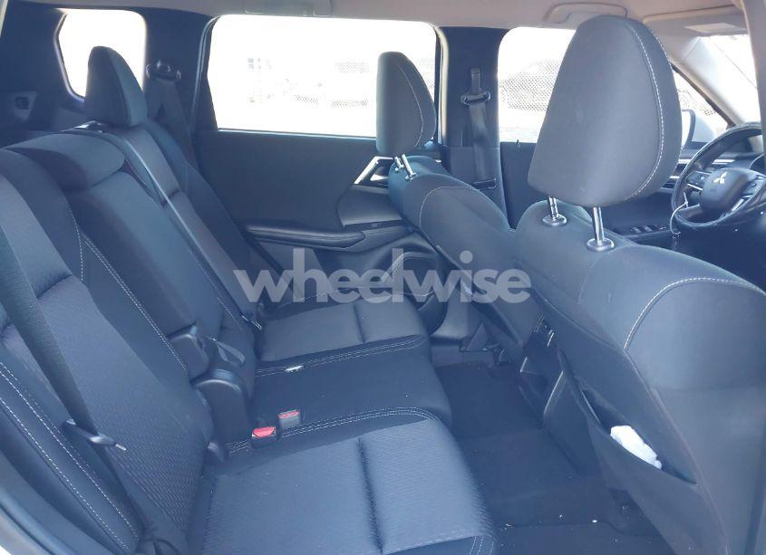 Photo 8 of 2023 Mitsubishi Outlander ES 2.5 S-AWC (VIN JA4J4TA85PZ028732)