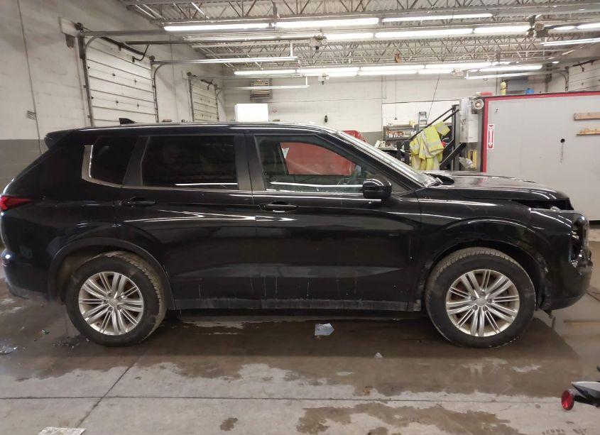 Photo 14 of 2022 Mitsubishi Outlander ES 2.5 S-AWC (VIN JA4J4TA88NZ016216)