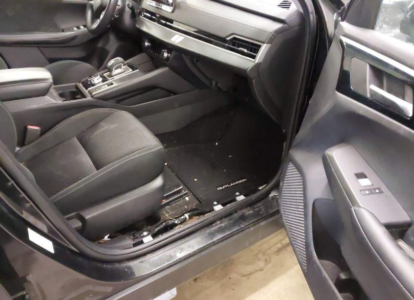 Photo 5 of 2022 Mitsubishi Outlander ES 2.5 S-AWC (VIN JA4J4TA88NZ016216)