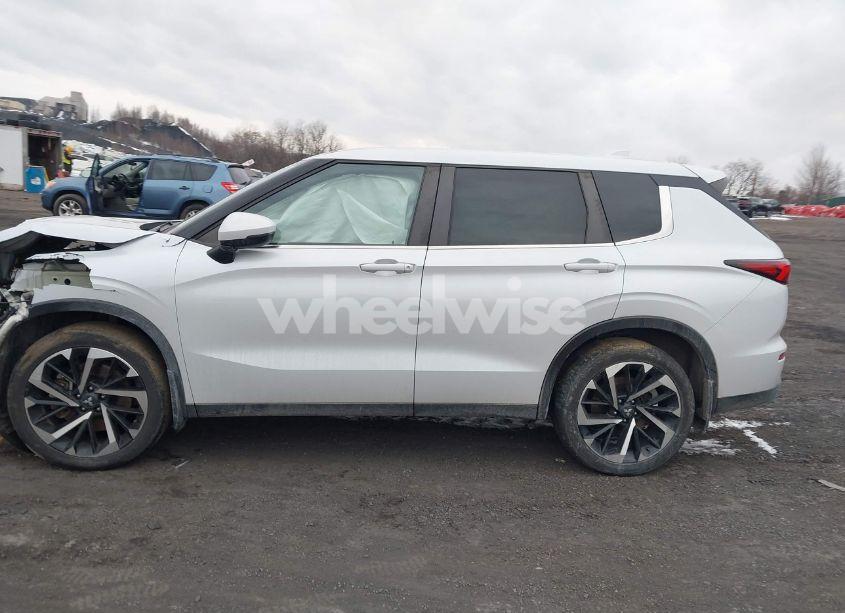 Photo 14 of 2022 Mitsubishi Outlander ES 2.5 S-AWC (VIN JA4J4TA88NZ019682)