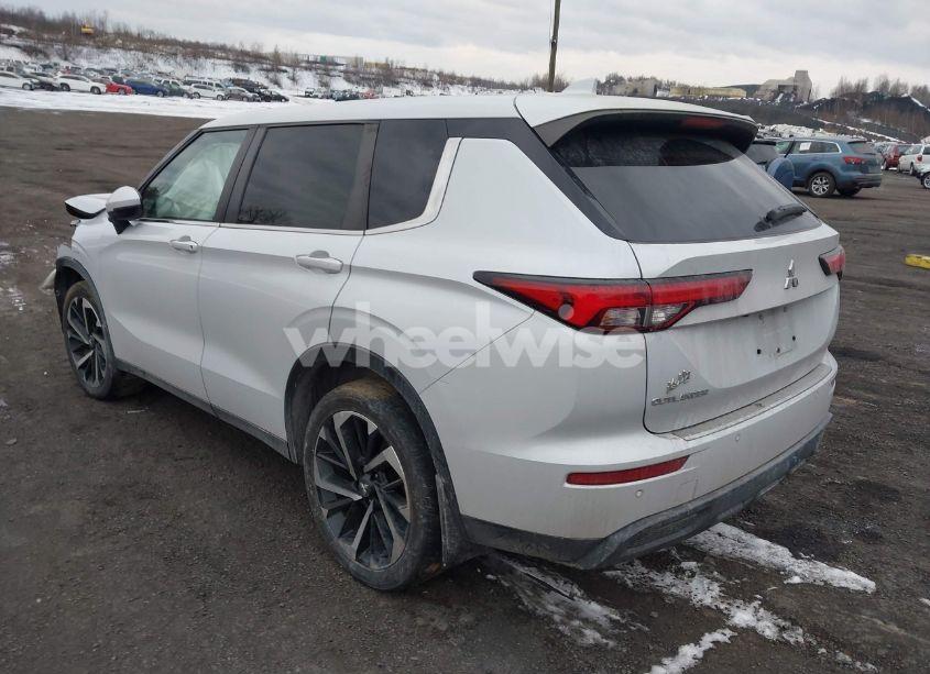 Photo 3 of 2022 Mitsubishi Outlander ES 2.5 S-AWC (VIN JA4J4TA88NZ019682)