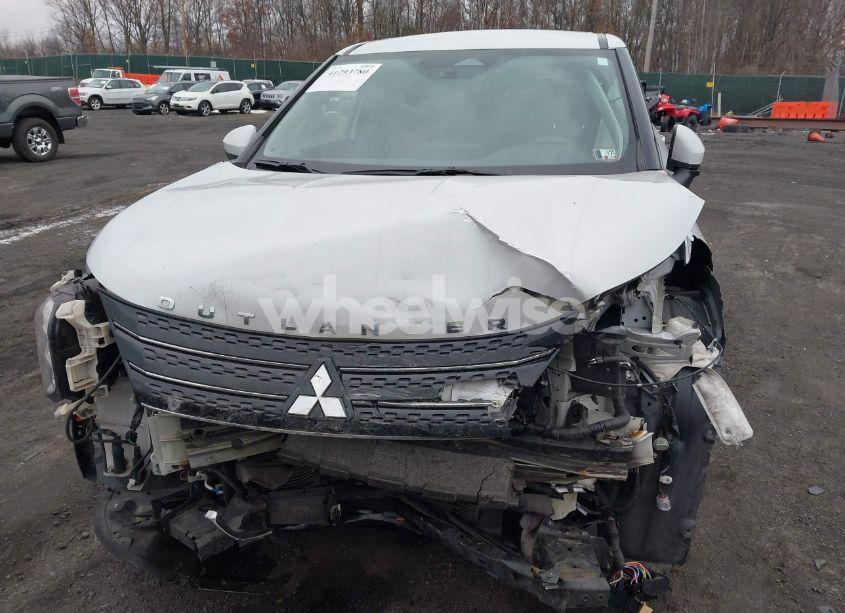 Photo 6 of 2022 Mitsubishi Outlander ES 2.5 S-AWC (VIN JA4J4TA88NZ019682)