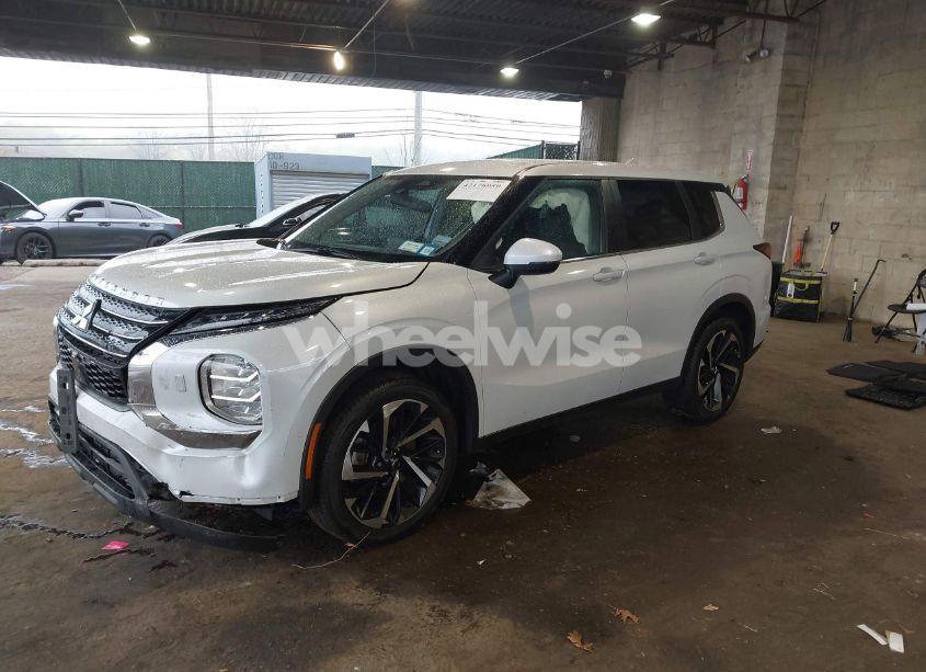 Photo 2 of 2022 Mitsubishi Outlander ES 2.5 S-AWC (VIN JA4J4TA88NZ029452)