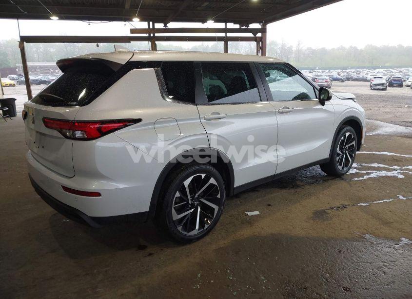 Photo 4 of 2022 Mitsubishi Outlander ES 2.5 S-AWC (VIN JA4J4TA88NZ029452)