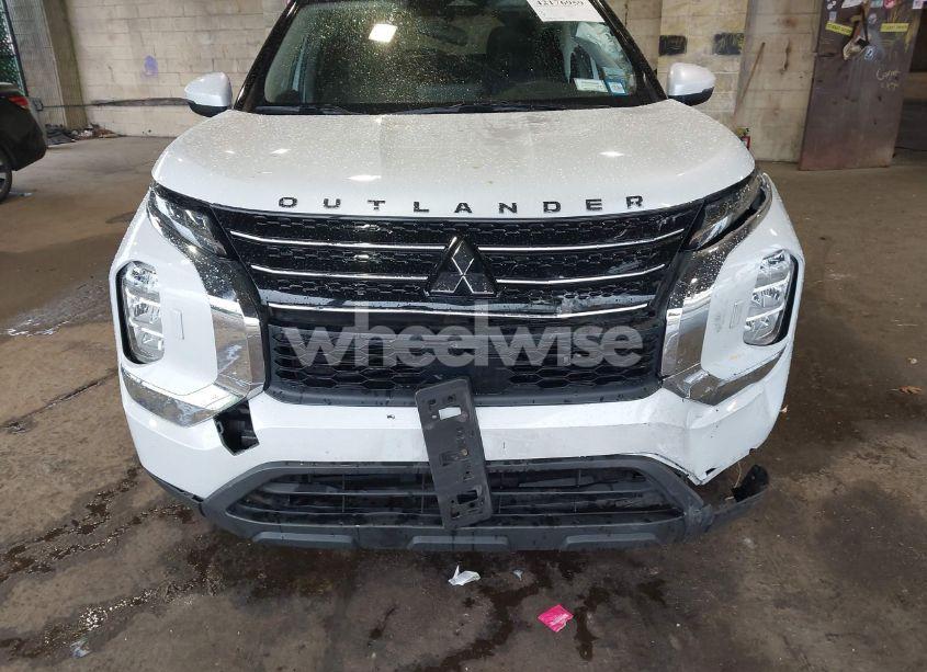 Photo 6 of 2022 Mitsubishi Outlander ES 2.5 S-AWC (VIN JA4J4TA88NZ029452)