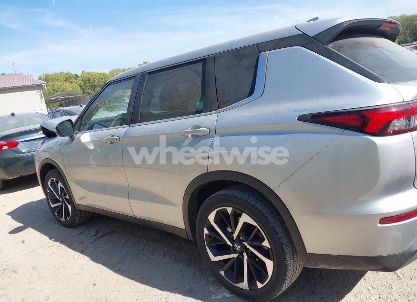 Photo 14 of 2022 Mitsubishi Outlander ES 2.5 S-AWC (VIN JA4J4TA88NZ032612)