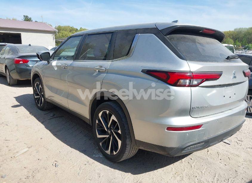 Photo 3 of 2022 Mitsubishi Outlander ES 2.5 S-AWC (VIN JA4J4TA88NZ032612)