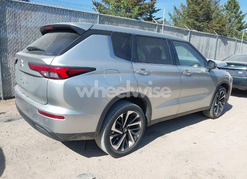 Photo 4 of 2022 Mitsubishi Outlander ES 2.5 S-AWC (VIN JA4J4TA88NZ032612)