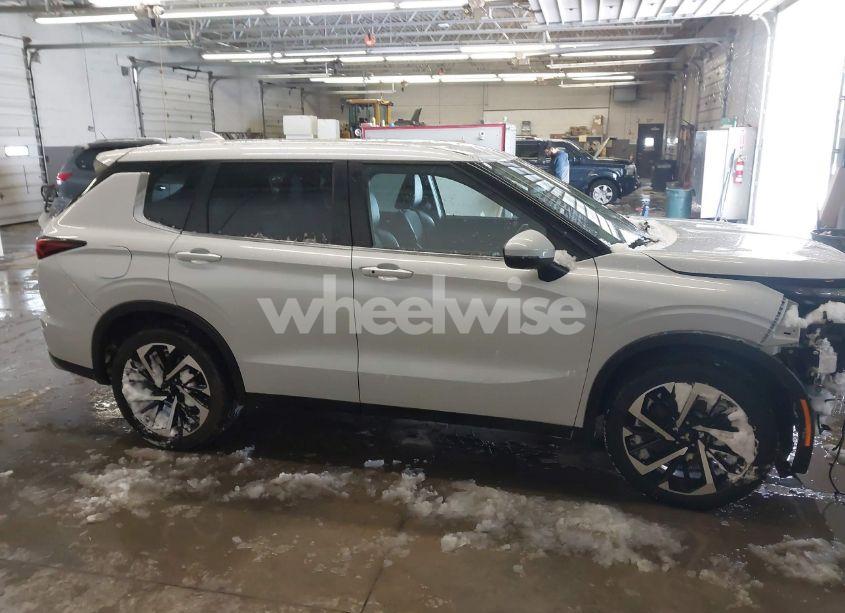 Photo 14 of 2022 Mitsubishi Outlander BLACK EDITION S-AWC/SE 2.5 S-AWC/SE LAUNCH EDITION S-AWC (VIN JA4J4UA80NZ025367)