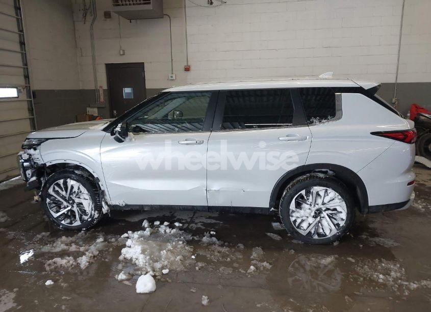 Photo 15 of 2022 Mitsubishi Outlander BLACK EDITION S-AWC/SE 2.5 S-AWC/SE LAUNCH EDITION S-AWC (VIN JA4J4UA80NZ025367)