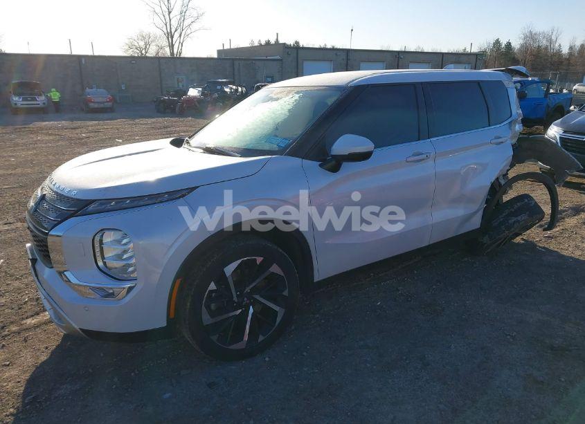 Photo 2 of 2022 Mitsubishi Outlander BLACK EDITION S-AWC/SE 2.5 S-AWC/SE LAUNCH EDITION S-AWC (VIN JA4J4UA80NZ066730)