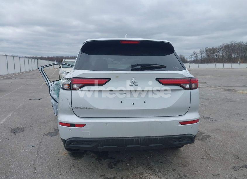 Photo 17 of 2024 Mitsubishi Outlander ES 2.5 S-AWC (VIN JA4J4UA80RZ003200)