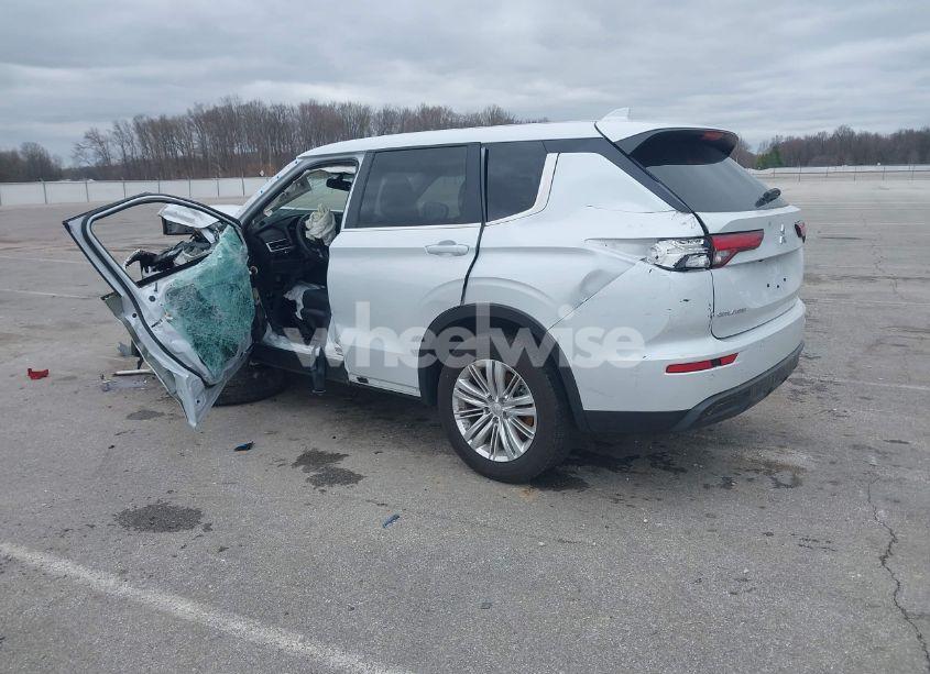 Photo 3 of 2024 Mitsubishi Outlander ES 2.5 S-AWC (VIN JA4J4UA80RZ003200)